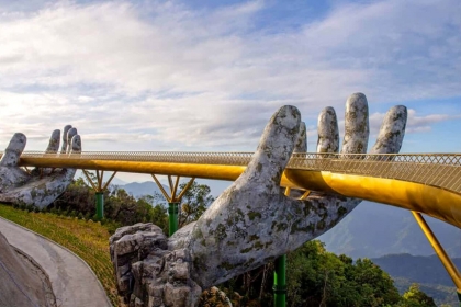 Cầu Vàng tại Bà Nà Hills lọt top 100 điểm đến tuyệt vời nhất thế giới 2018