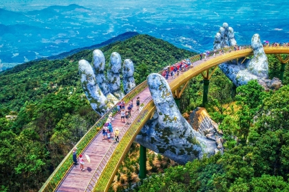 GOLDEN BRIDGE IN BA NA HILLS REACHED THE TOP 100 MOST WONDERFUL DESTINATIONS IN THE WORLD 2018