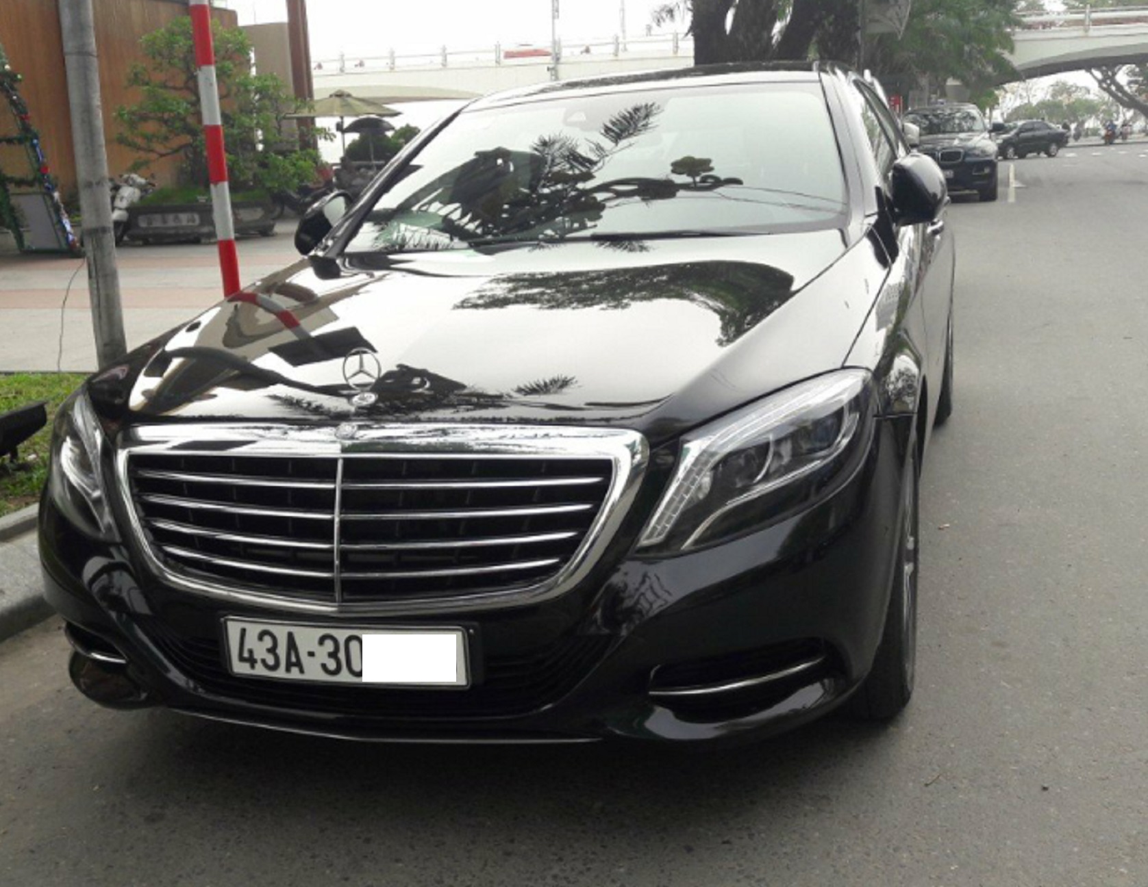 Mercedes 4 seats car rental Da Nang city, Vietnam